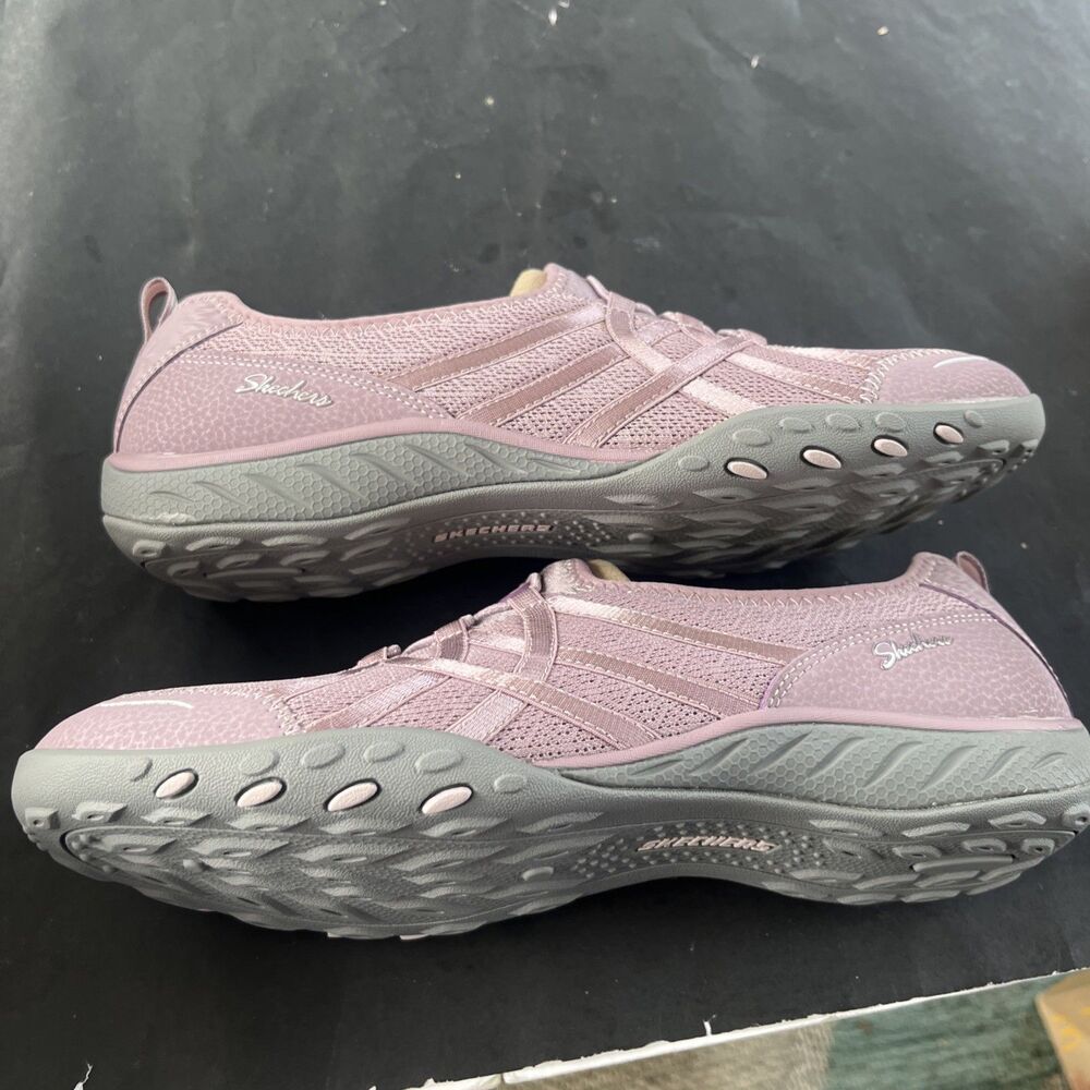 Sketchers Women’s Size 10 Relaxed Fit Memory Foam Slip Ons Lavender